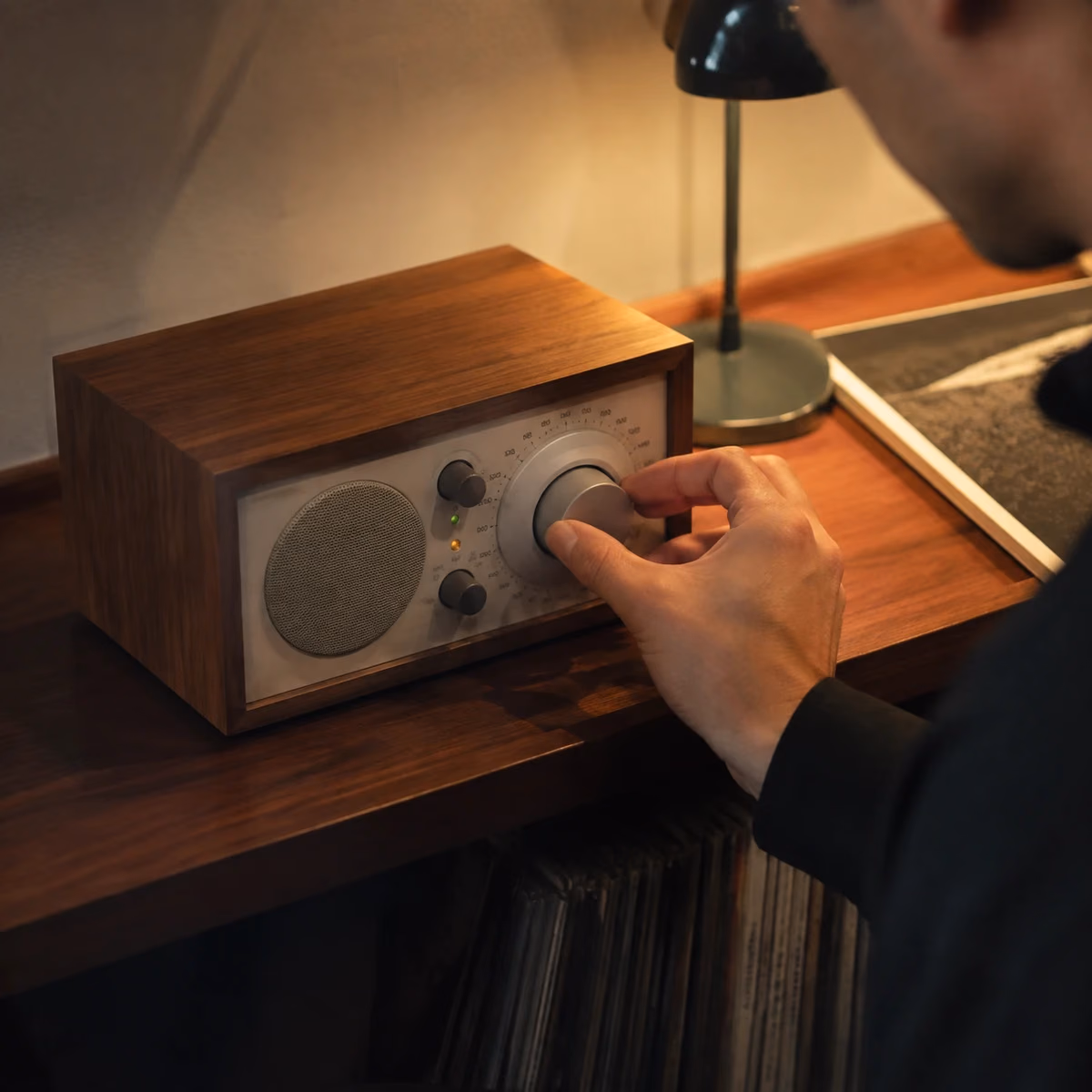 夕食後のリスニングでTivoli Audio Model One BTを実際に使うYORIMICHI編集写真